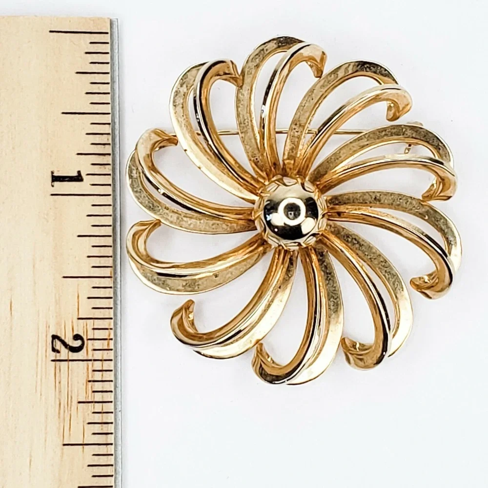 Vintage Large Gold Toned Swirl Flower Brooch Pin Fun Design